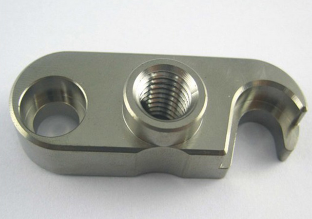 影響cnc精密加工精度的因素有哪些？